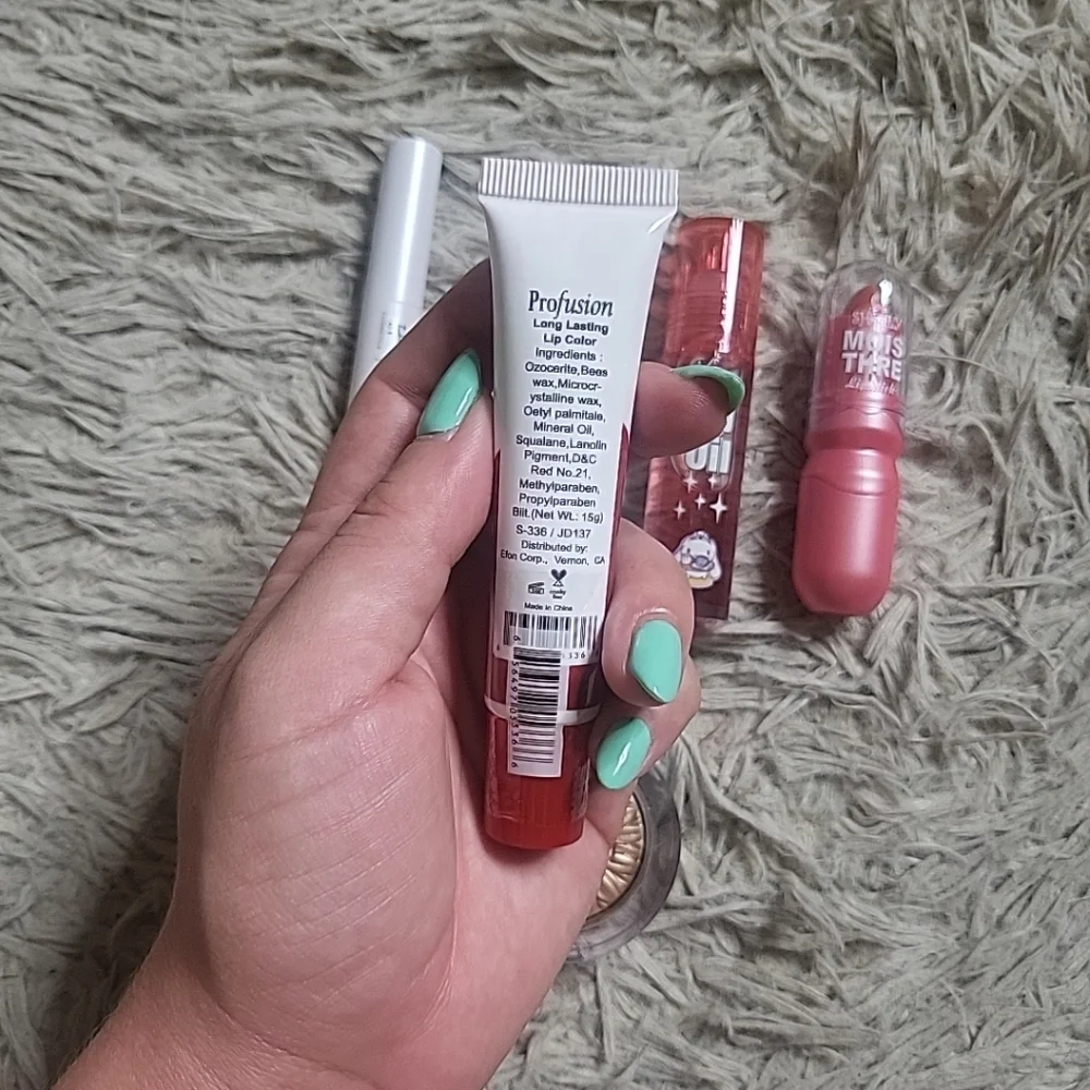 Beauty Bundle Clinique Highlighter Lips Makeup Lip Oil It Cosmetics Pillow Lips